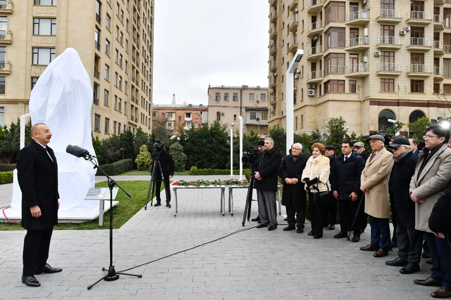 Президент принял участие в открытии памятника выдающемуся композитору Тофигу Гулиеву в Баку - ОБНОВЛЕНО + ФОТО